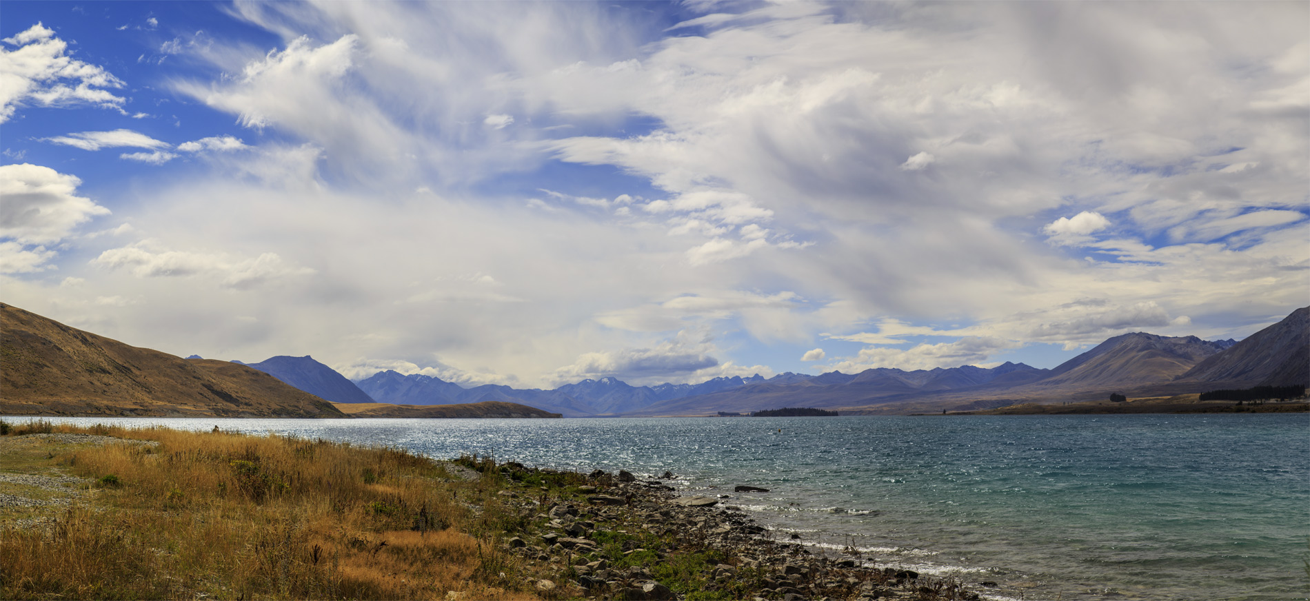   (Lake Tekapo).