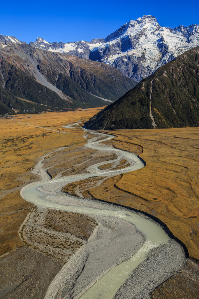       (Grand Plateau Glacier).<br>    (Hooker River)   Mount Sefton    .