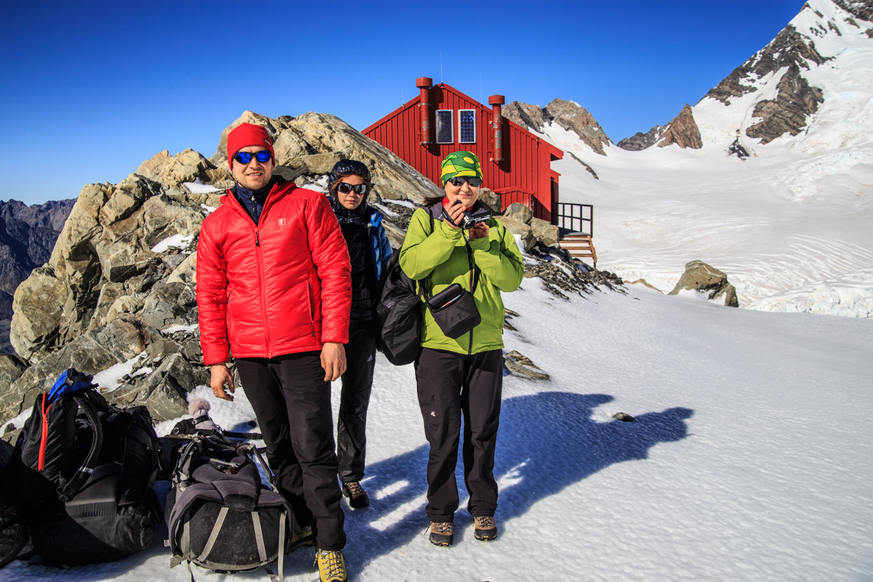       (Plateau Hut)     (Grand Plateau Glacier).