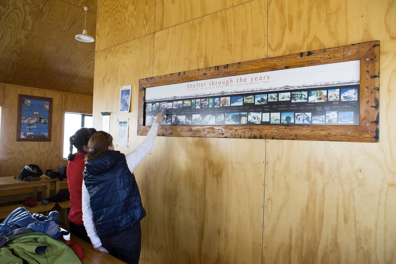      (Plateau Hut)     .           (Mount Cook National Park).