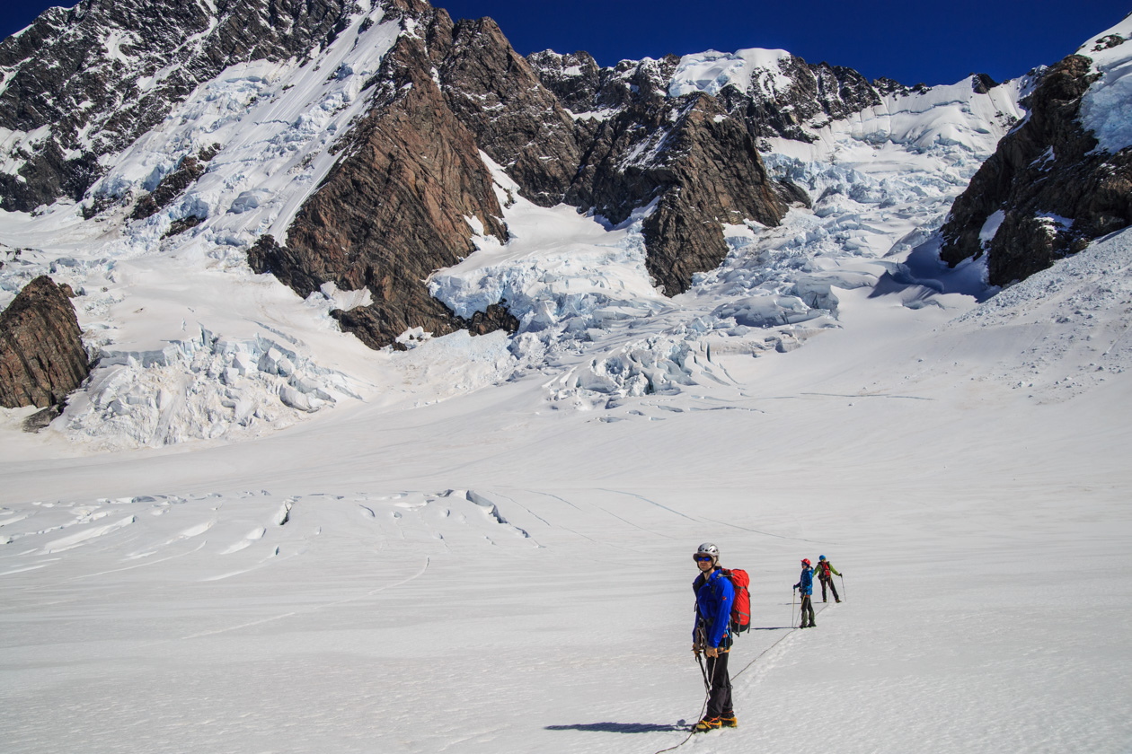       (Grand Plateau Glacier)    (Linda Glacier).