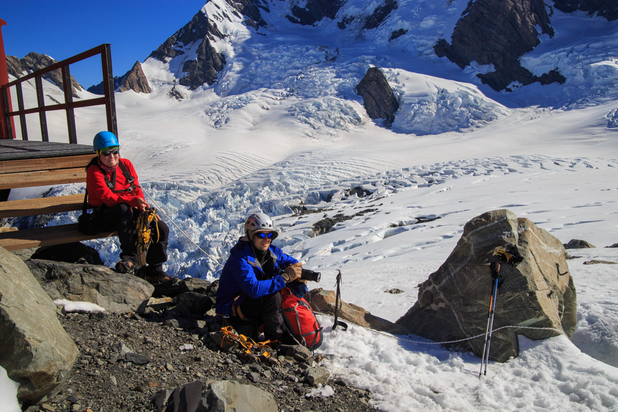          (Linda Glacier)      (Plateau Hut).