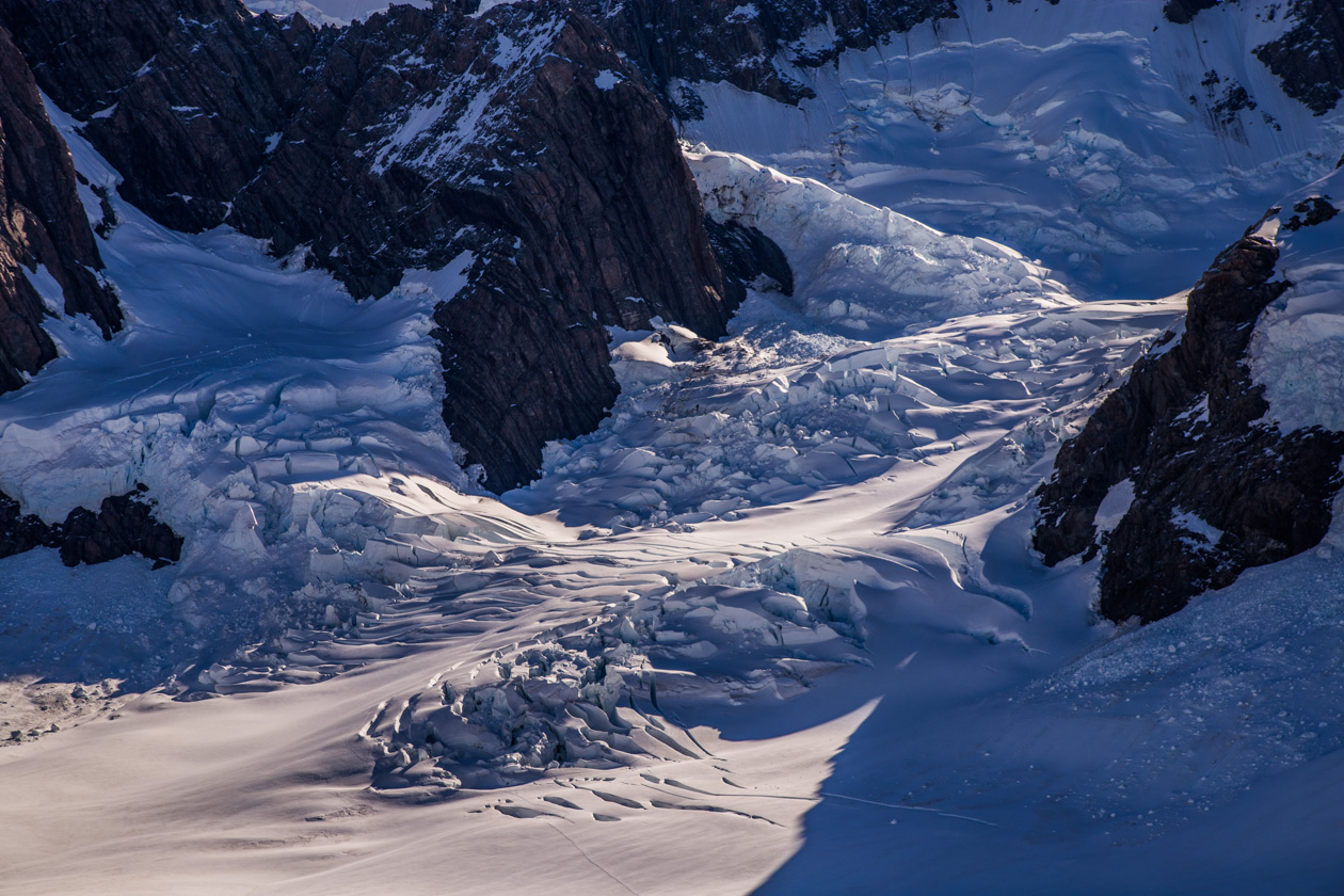       (Linda Glacier)    (Plateau Hut).