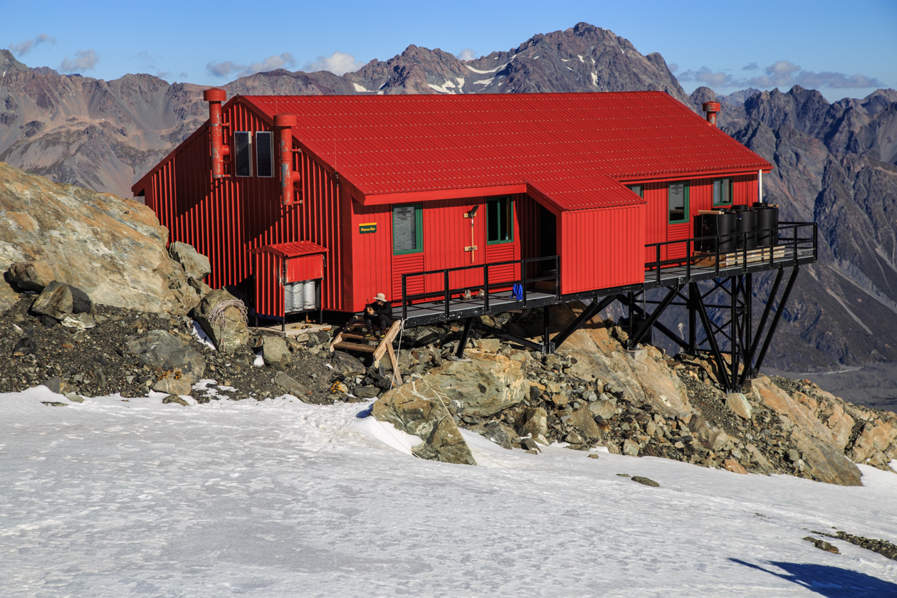     (Plateau Hut)     ,      Globalstar. .