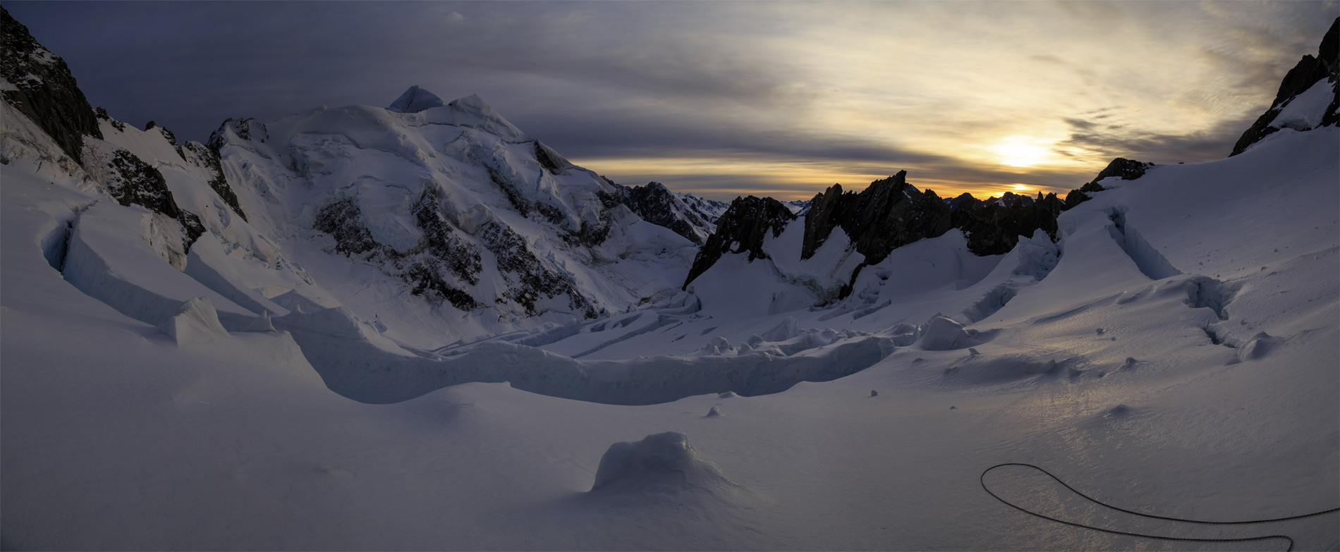      (Linda Glacier).    .    Silberhorn 3300  Mount Tasman 3497.