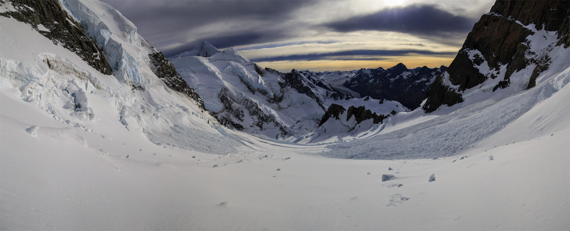       (Linda Glacier)  .    Silberhorn 3300  Mount Tasman 3497,        (Tasman Glacier)   Malte Brun Range.