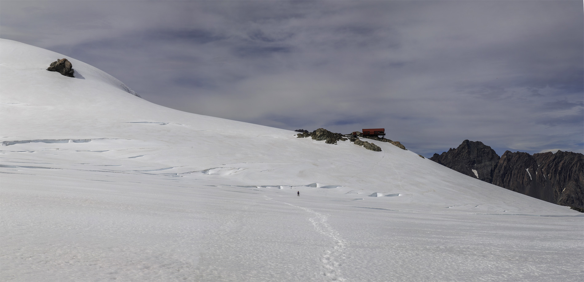      (Grand Plateau Glacier).      (Plateau Hut).