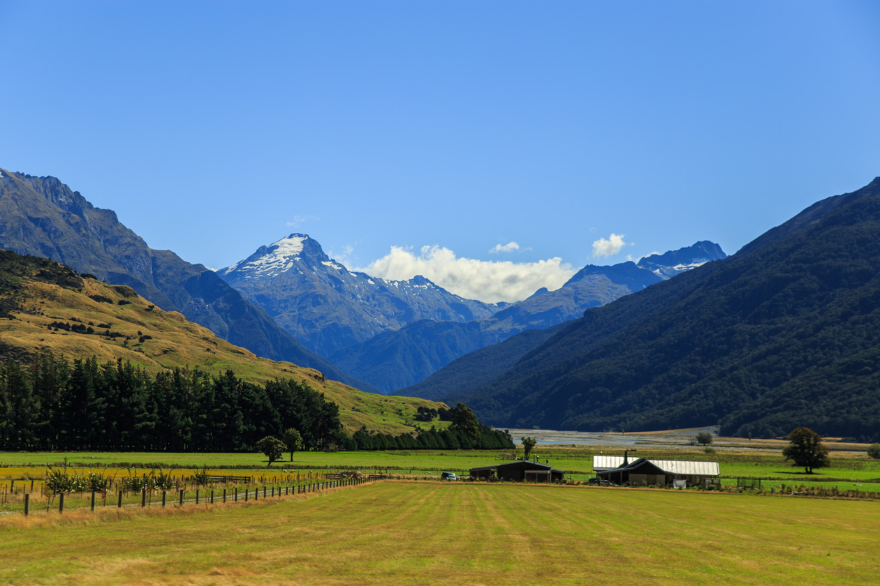       (Makarora River).