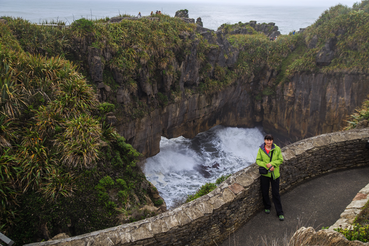     (Pancake Rocks).<br>  (Devils Cauldron).