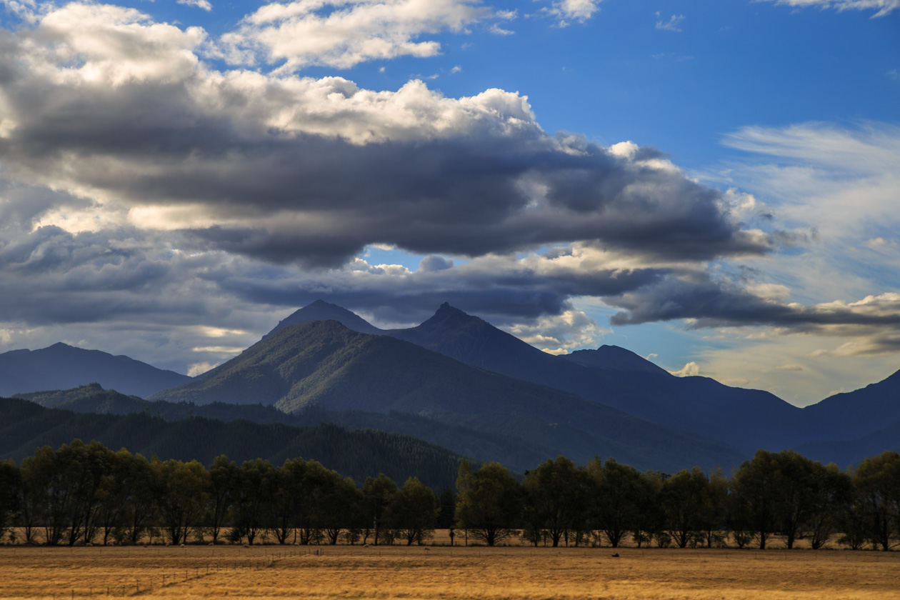      Wairau River   Richmond Range      Mount Richmond 1756   Johnston Peak 1647.