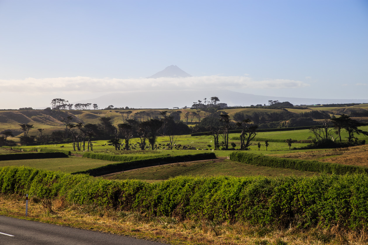    Mt.Egmont/Taranaki    Waingongoro River  Ohawe Beach.