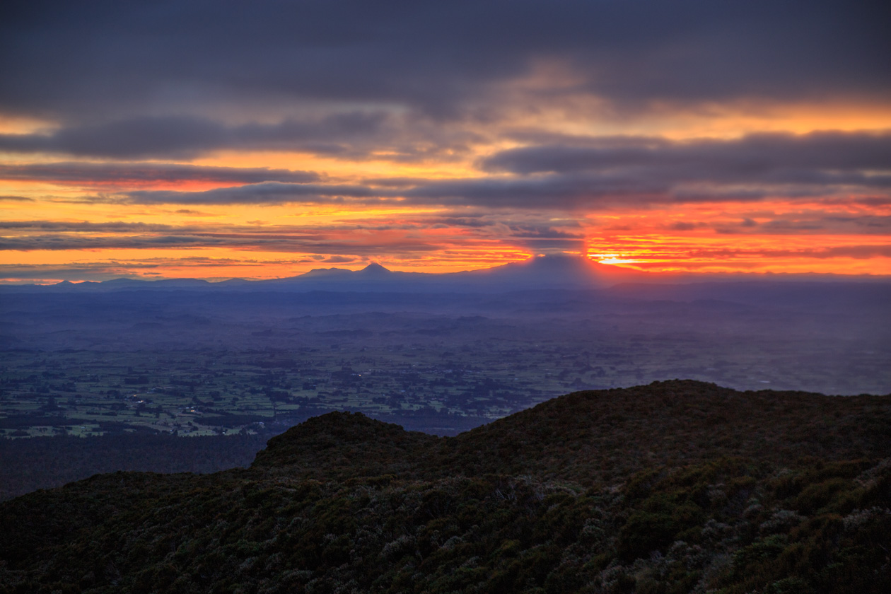       Mt.Egmont/Taranaki.   -   (Ruapehu) 2797,    .