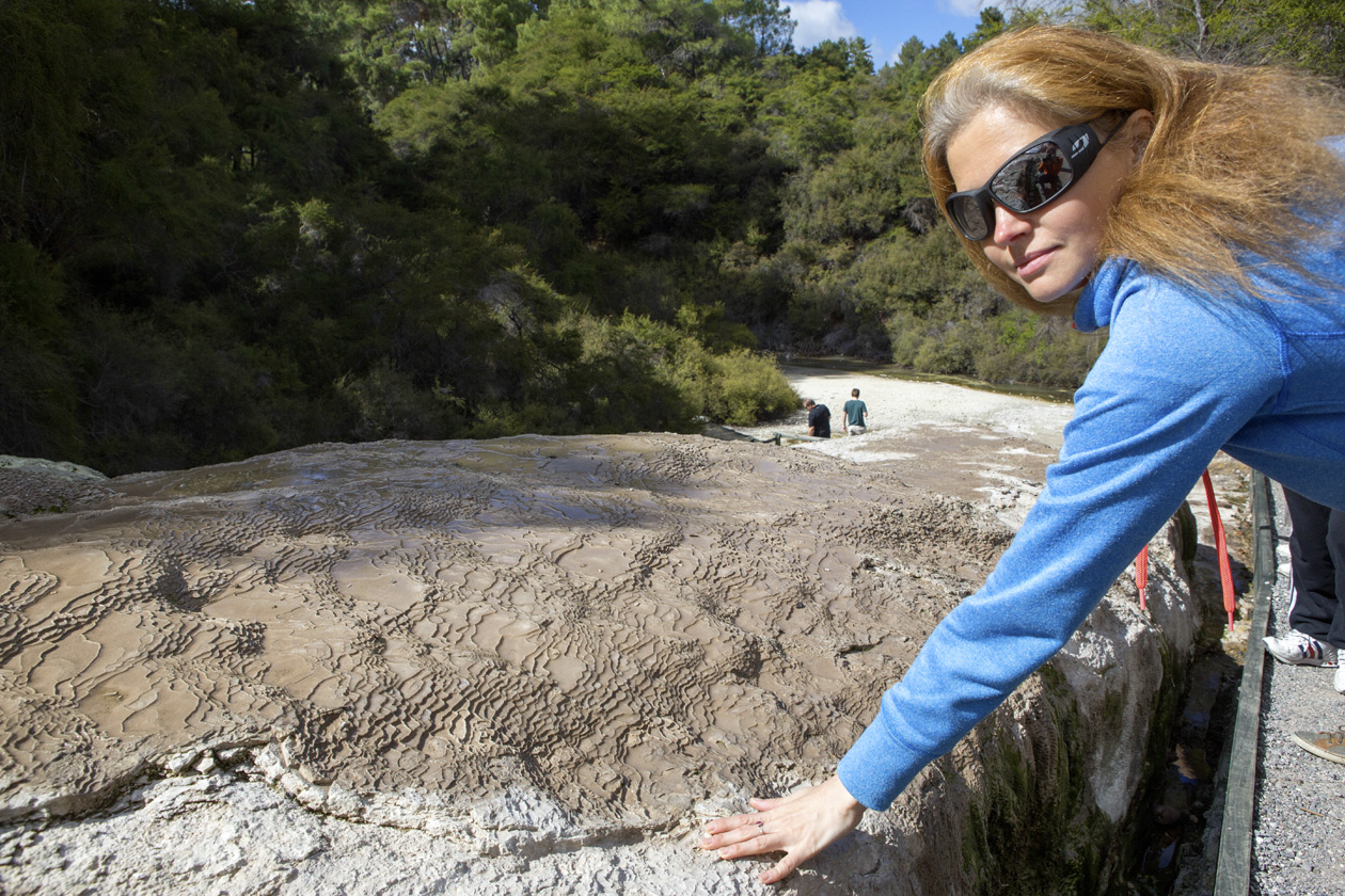  (Rotorua).<br>  Wai-O-Tapu Thermal Wonderland.<br>   (Bridal Veil Falls).