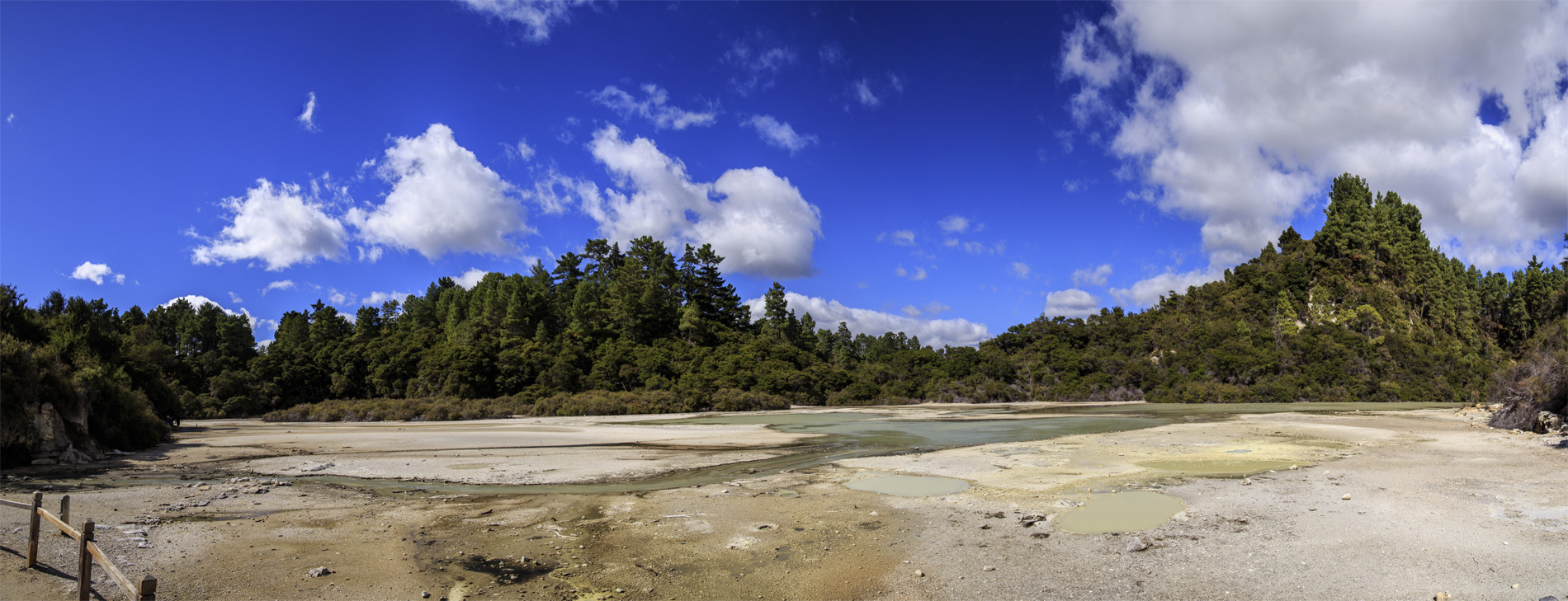  (Rotorua).<br>  Wai-O-Tapu Thermal Wonderland.<br>  (Frying Pan Flat).