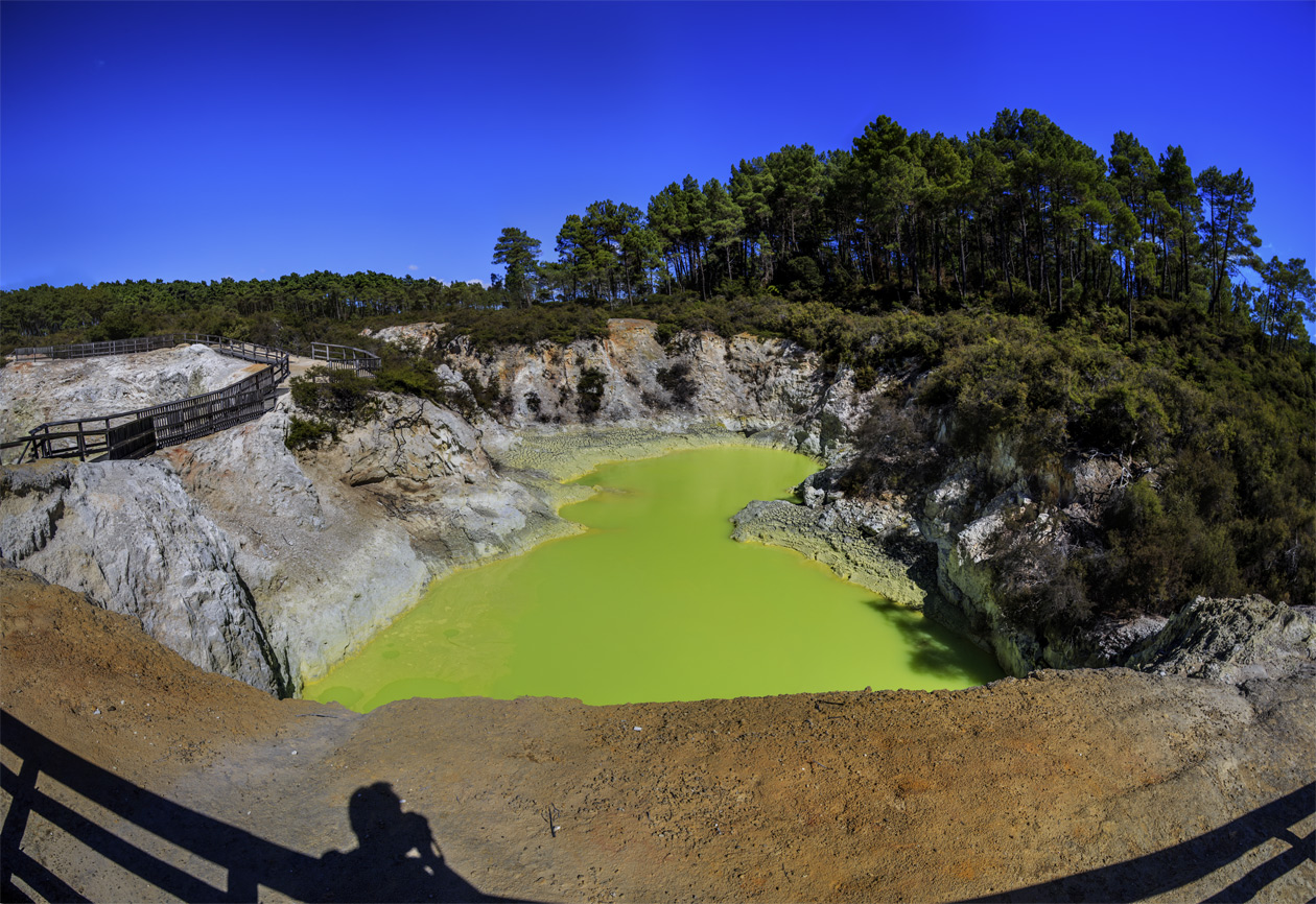  (Rotorua).<br>  Wai-O-Tapu Thermal Wonderland.<br>  (Devil's Bath).