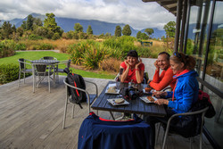       (Lake Matheson).