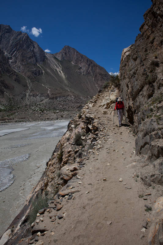     (Braldu River)     (Biafo Glacier).