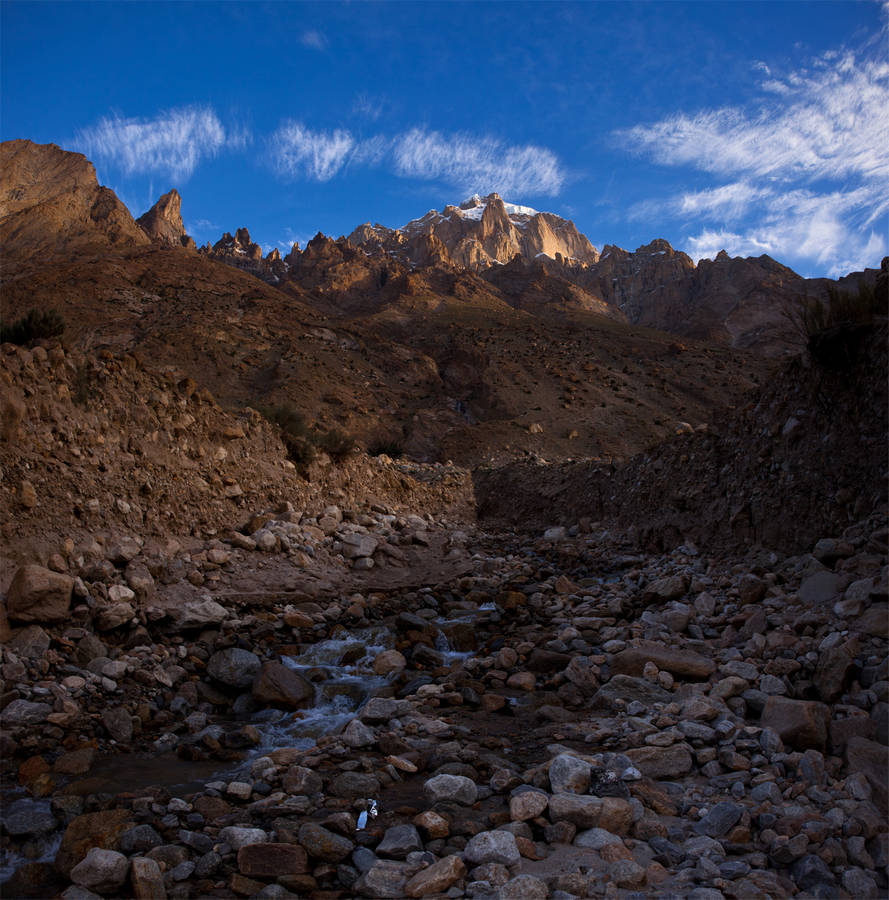      (Baltoro Glacier)  ,      (Paiju Peak).