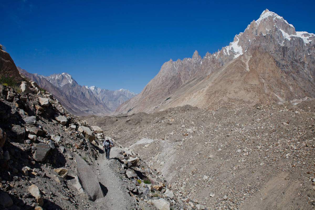        (Baltoro Glacier)     .