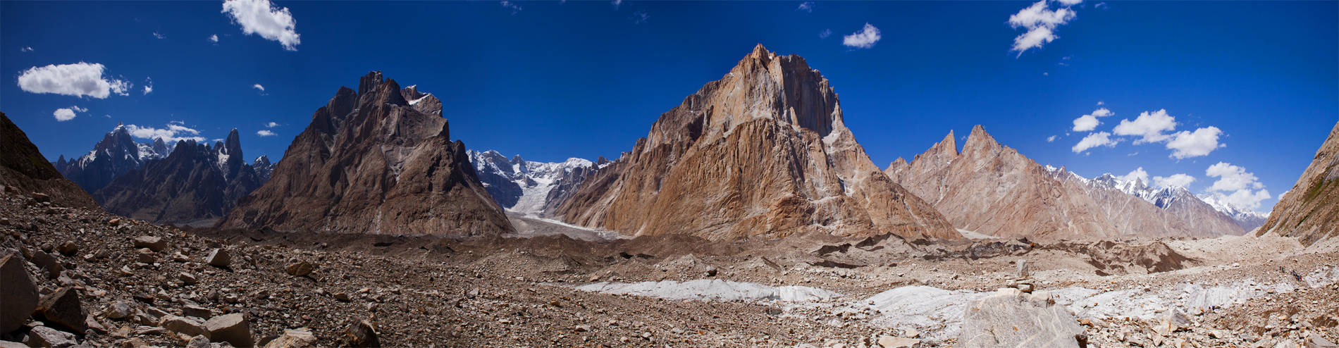      (Baltoro Glacier)      (Dunge Galcier).