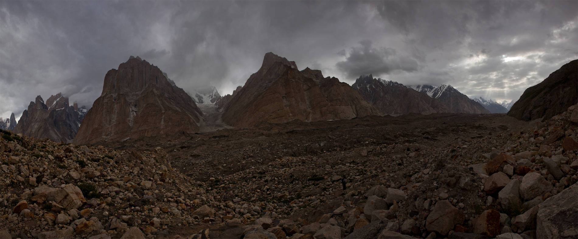    (Baltoro Glacier)        (Urdukas).