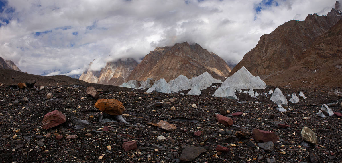       (Baltoro Glacier)    (Urdukas)   I (Goro I).<br>,     .