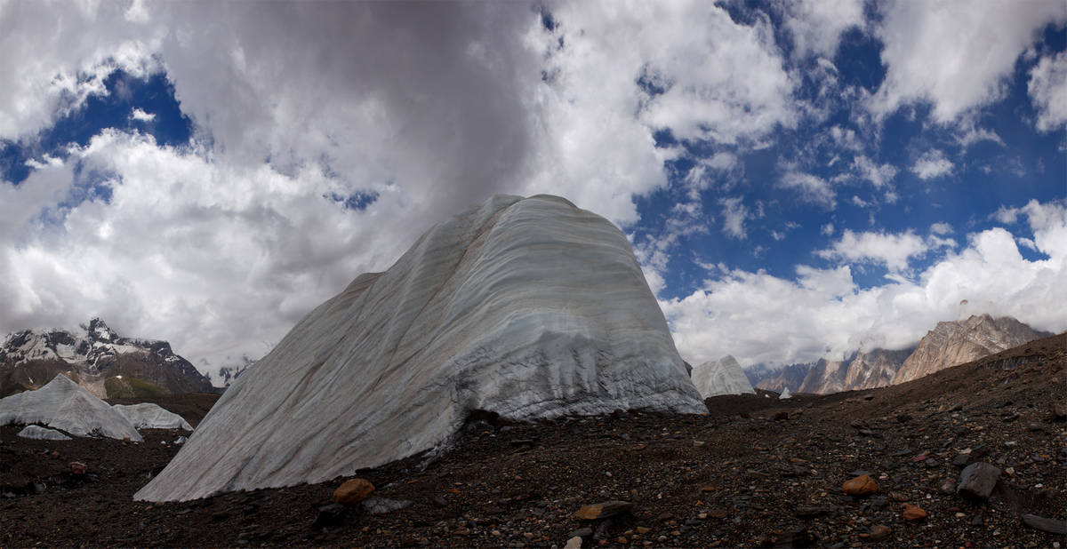   (Baltoro Glacier).<br>    I (Goro I).