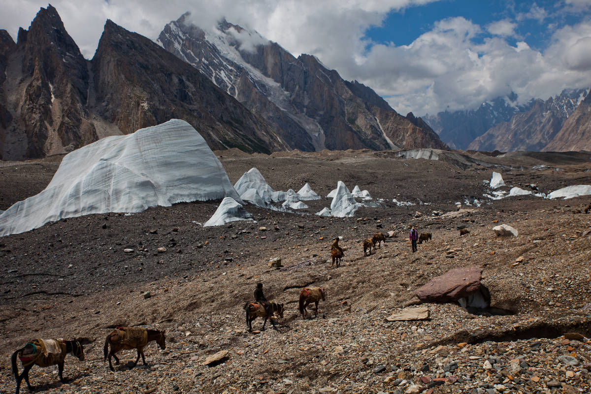   (Baltoro Glacier).<br>     I (Goro I).