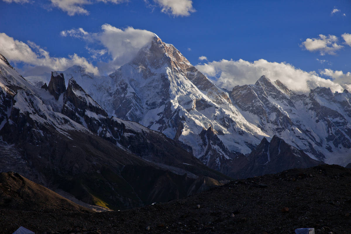      (Masherbrum)    II (Goro II).