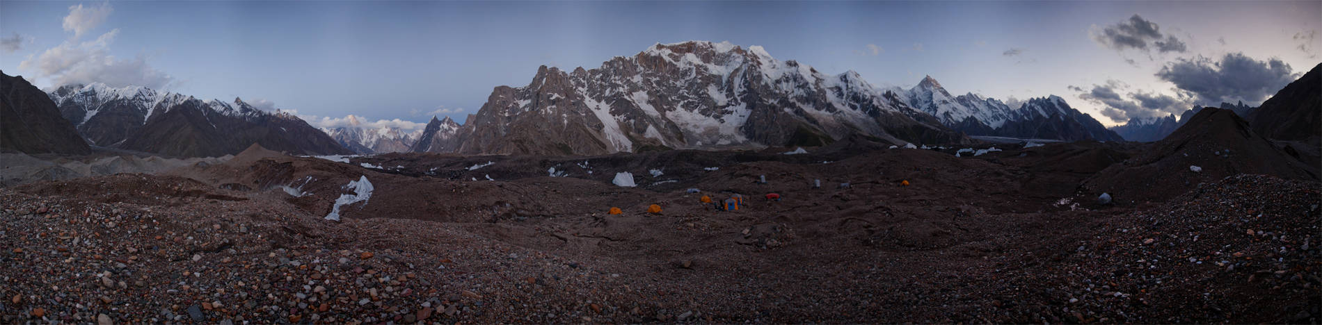     (Baltoro Glacier)    II (Goro II).