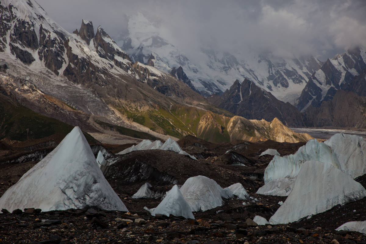     (Baltoro Glacier)    II (Goro II).