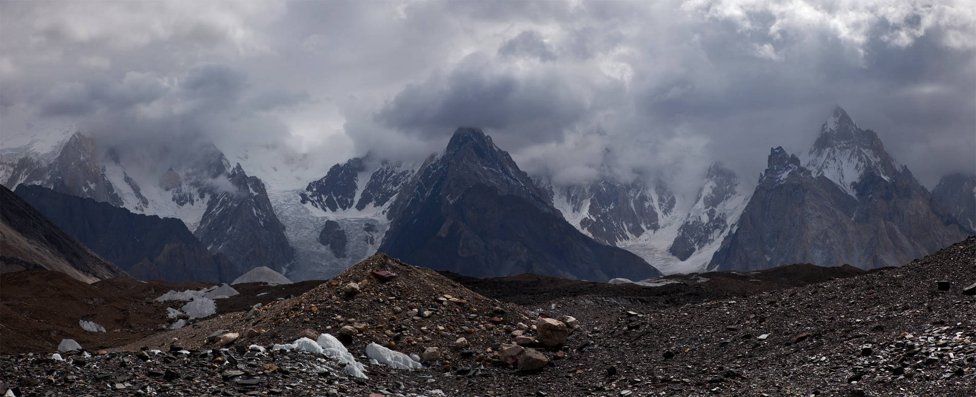     (Baltoro Glacier)   - (Baltoro Muztagh Range)        (Concordia).