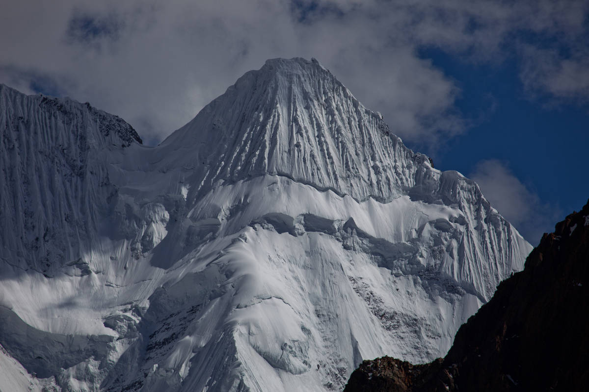        (Concordia)     (Baltoro Glacier).<br>      Chogolisa.