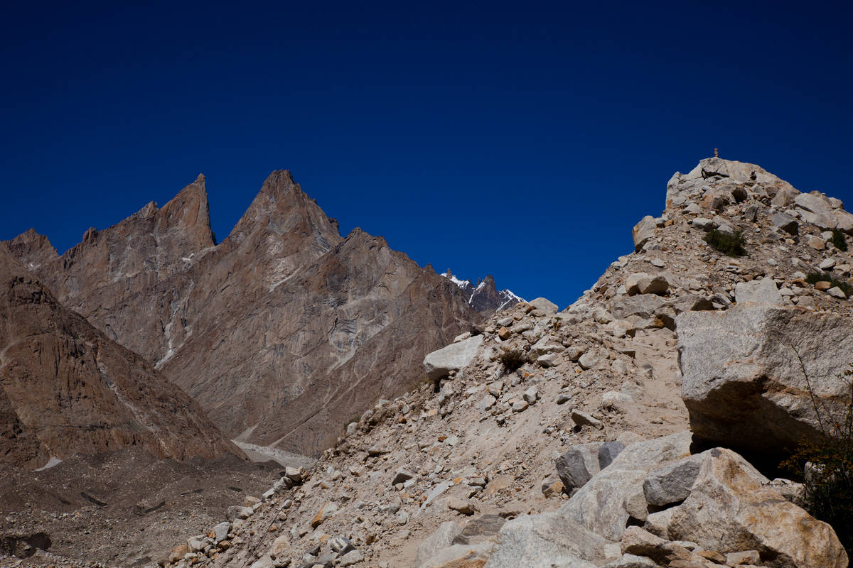  Lobsang Spire      (Baltoro Glacier)      (Khoburtse).