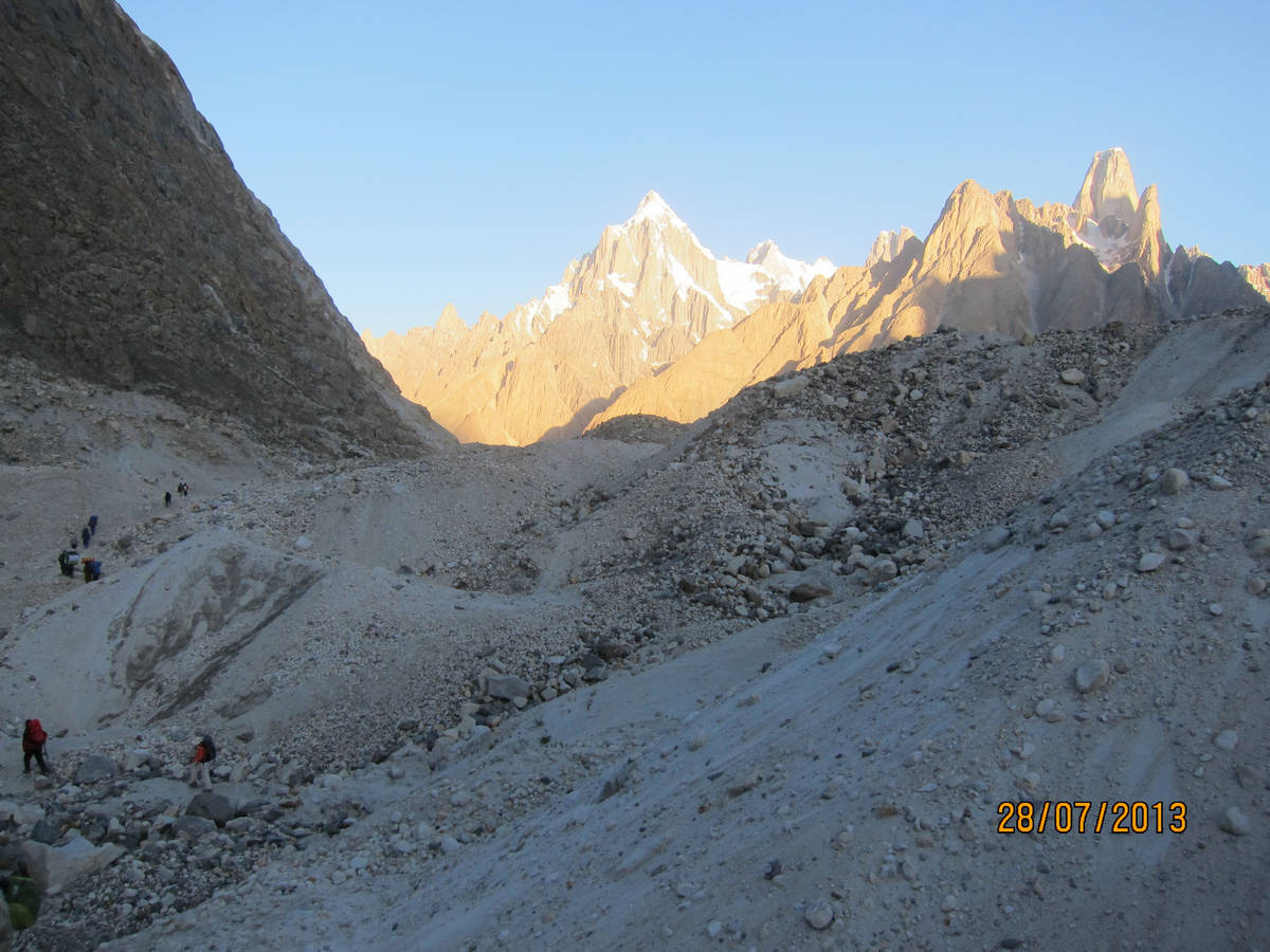       (Baltoro Glacier)    (Khoburtse).