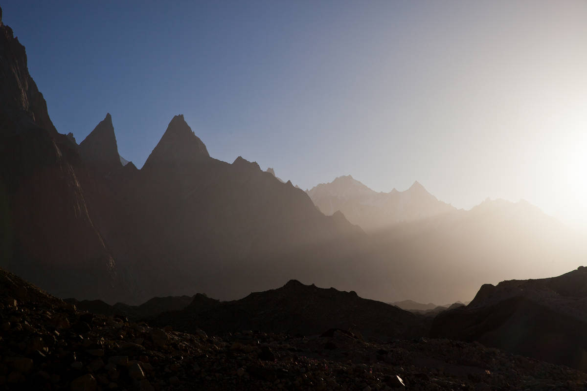       (Baltoro Glacier)    (Khoburtse).<br> Lobsang Spire    .