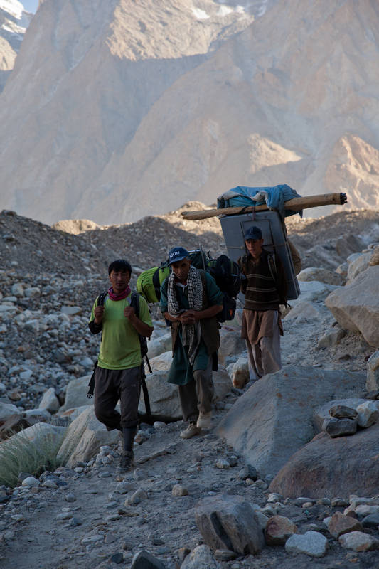       (Baltoro Glacier)    (Khoburtse).<br>,        .