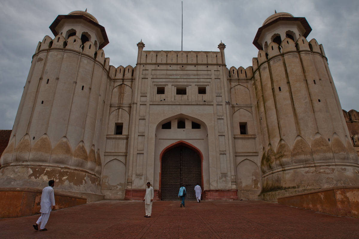  (Lahore).<br> .<br>  ( , Alamgiri gate).