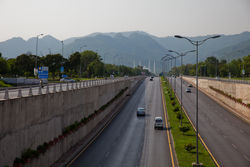  (Islamabad).<br> .<br>         (Faisal Mosque)    (Margalla Hills).