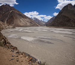    (Braldu River)     (Biafo Glacier).