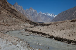     (Biaho Lungpa).<br>     (Baltoro Glacier)   .<br>     K2.