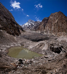       (Liligo Glacier)    (Khoburtse).