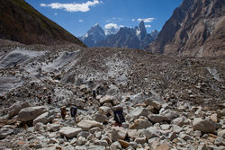    -      (Baltoro Glacier)    (Khoburtse)    (Urdukas).<br>  -  .