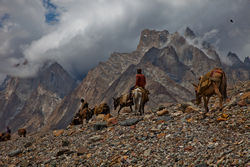   (Baltoro Glacier).<br>     I (Goro I).