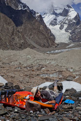  ()      (Baltoro Glacier)     (Biange Glacier).<br>  ,      .