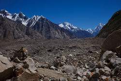          (Baltoro Glacier)      (Urdukas).<br>   - (Broad Peak)   IV (Gasherbrum IV).