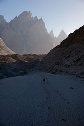         (Baltoro Glacier)     (Trango Glacier).<br>    Cathedral  Lobsang Spire.