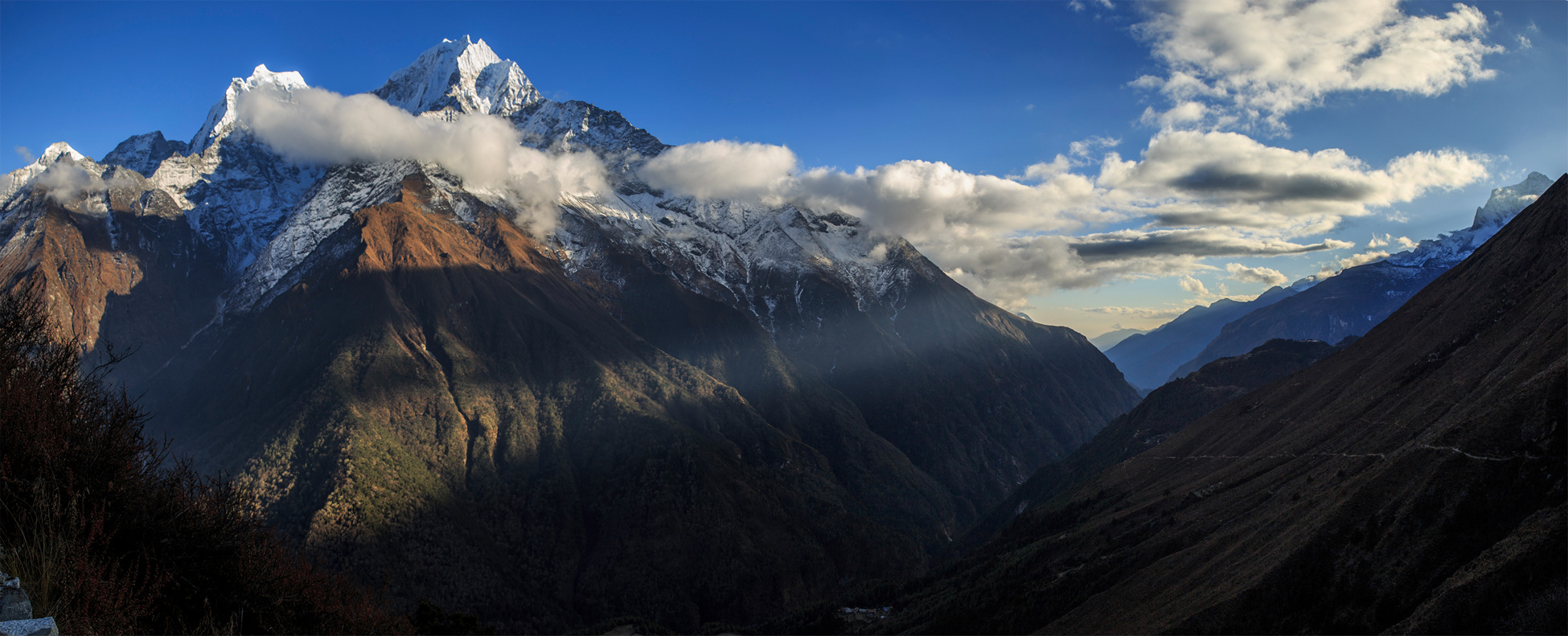      Dudh Koshi    (Mong).