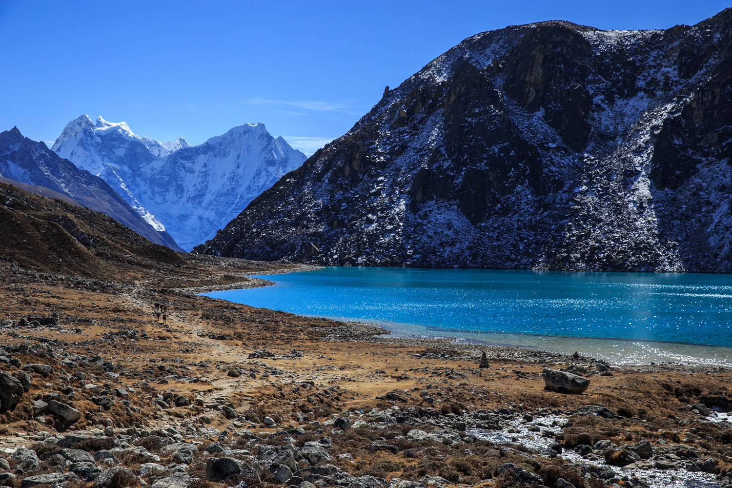   Taboche (Taujung) Tso     (Gokyo).        .