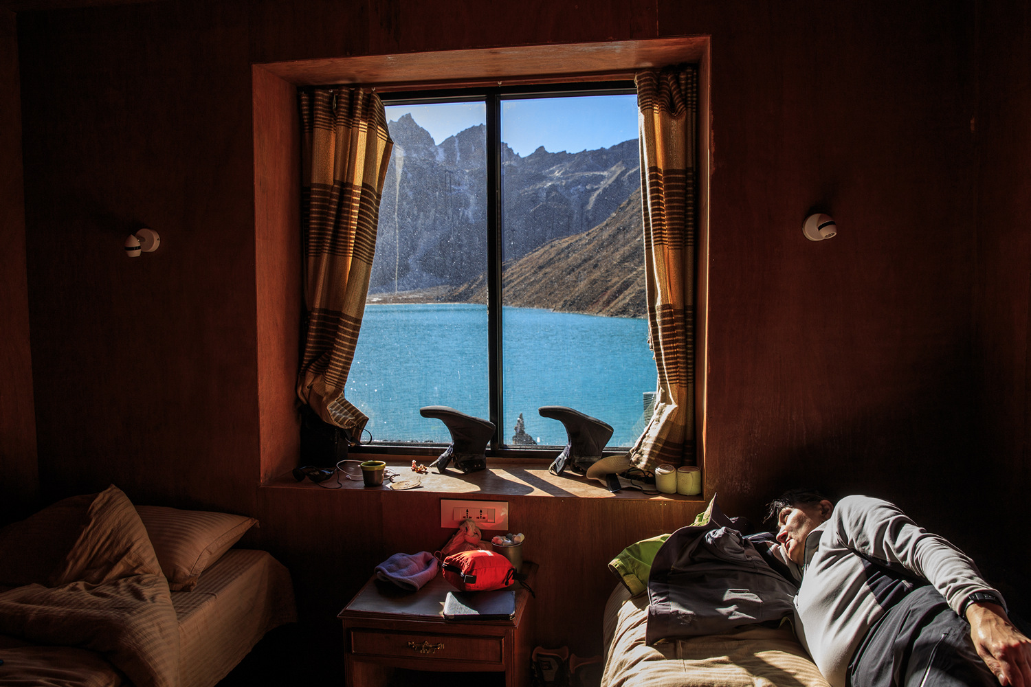  (Gokyo).  Himalayan Eco Resorts.    .    - .